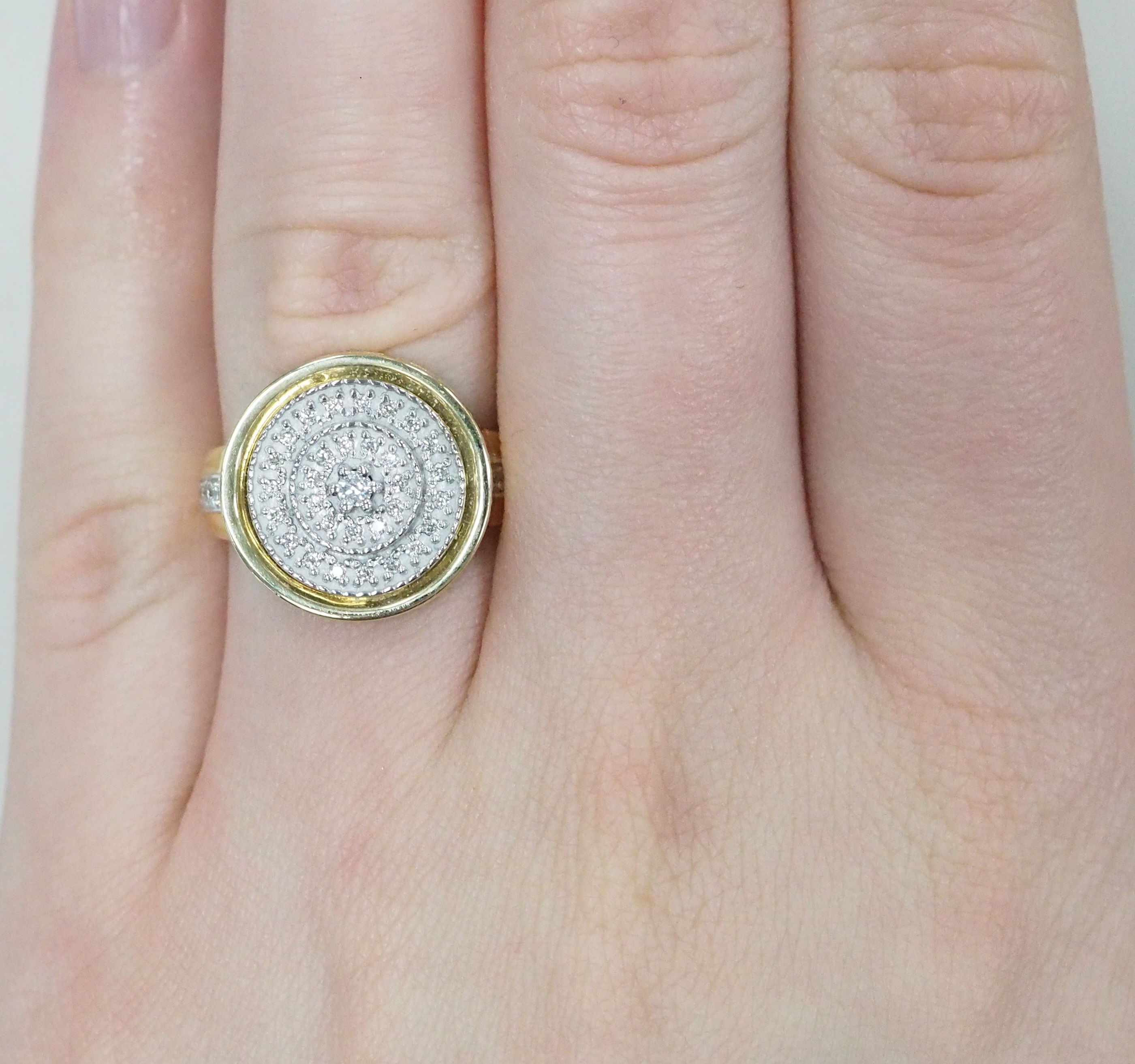 Кольцо из комбинированного золота с бриллиантами